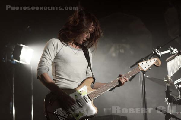 BLONDE REDHEAD - 2010-09-16 - PARIS - Le Bataclan - Kazu Makino